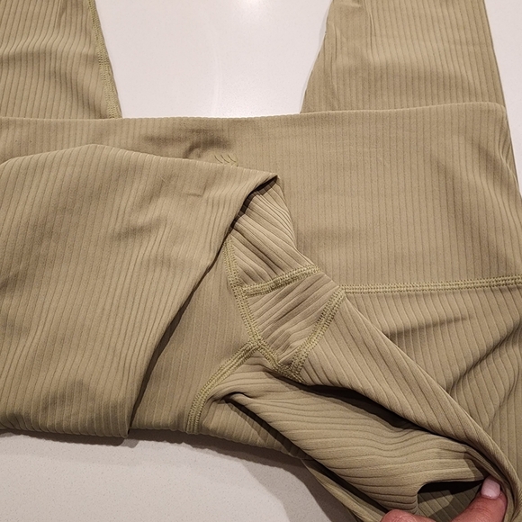 All In Motion Ribbed High-Waisted Leggings - Picture 5 of 8